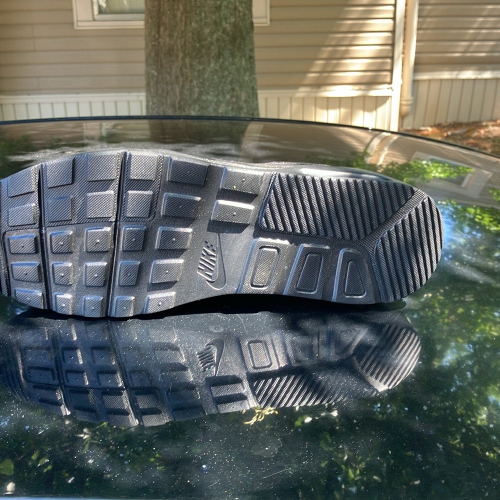 I’m selling a pair of Nike,triple black air athletic shoes. size 14.